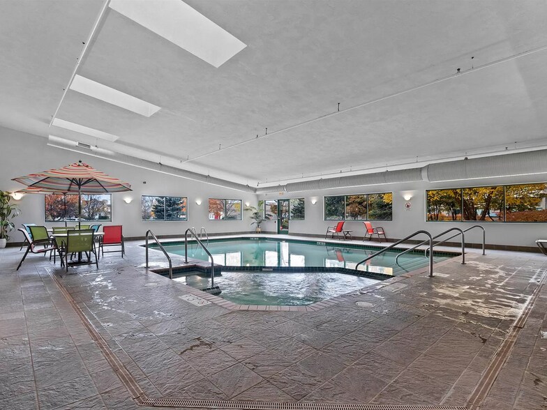 Building Photo - 400 N Richmond St