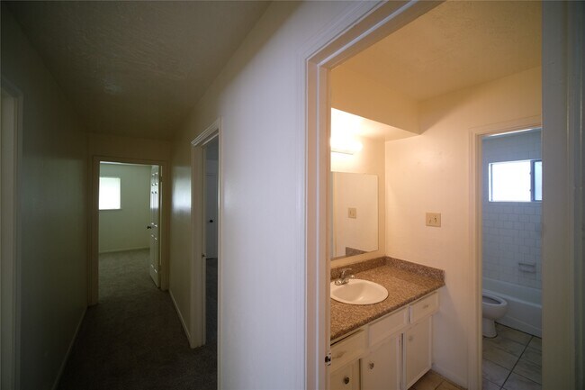 Building Photo - 12327 Shannon Hills Dr