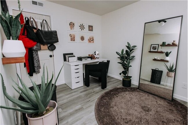 Building Photo - 1930 Independence Rd