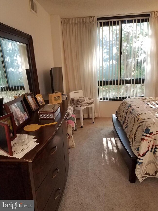 Building Photo - 1808 Old Meadow Rd