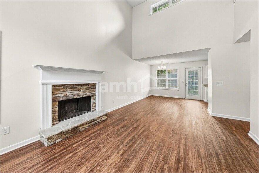 Building Photo - 294 Greystone Cir