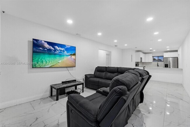 Building Photo - 4530 SW 25th St