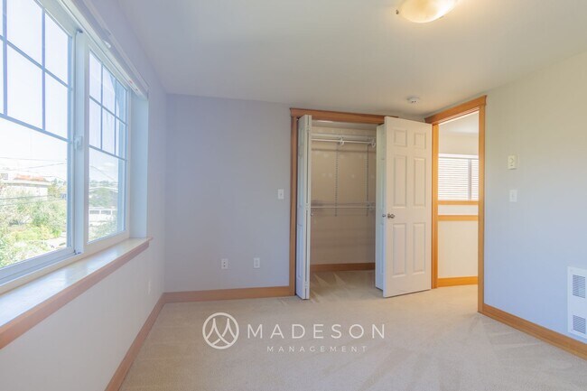 Building Photo - Modern Ballard Townhome | 2 Primary Suites + Office | Garage | Walk to Market ST!