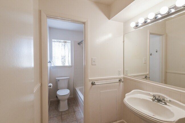 Building Photo - 19406 Enchantington Cir