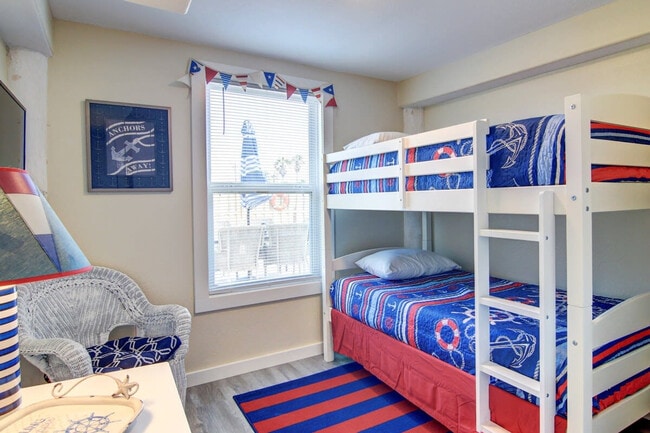 Building Photo - 1300 Eleventh Street-SI ID1023200P