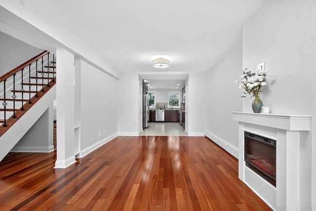 Building Photo - 382 Webster Ave