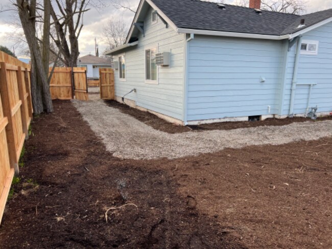 Building Photo - 31 Elm St