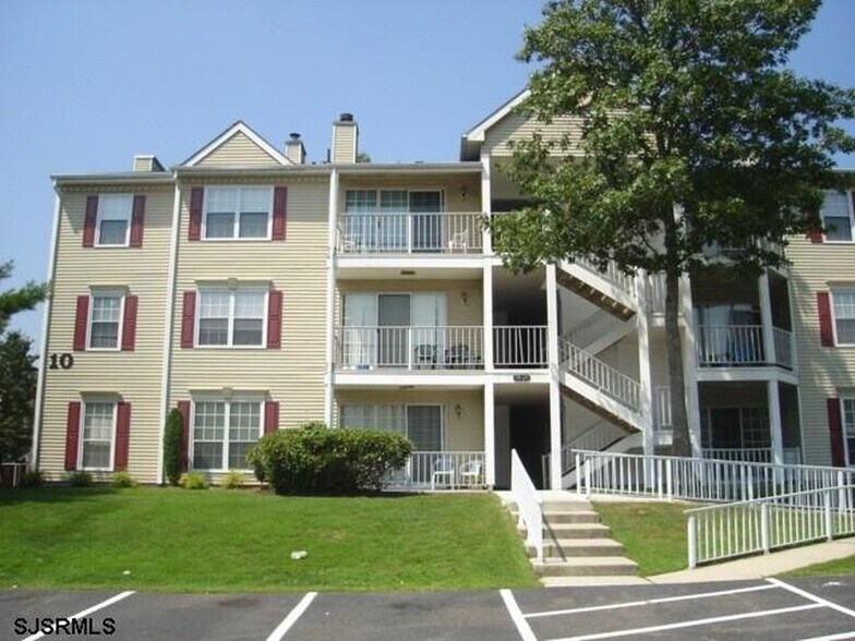 Building Photo - 20 Iroquois Dr