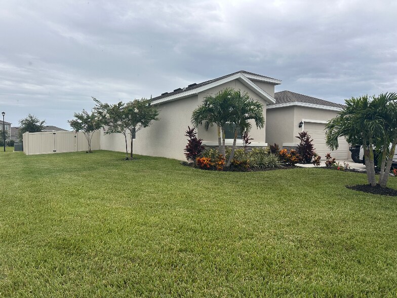 Building Photo - 3934 Lively Coral Pl