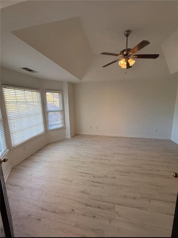 Building Photo - 5868 Valine Way