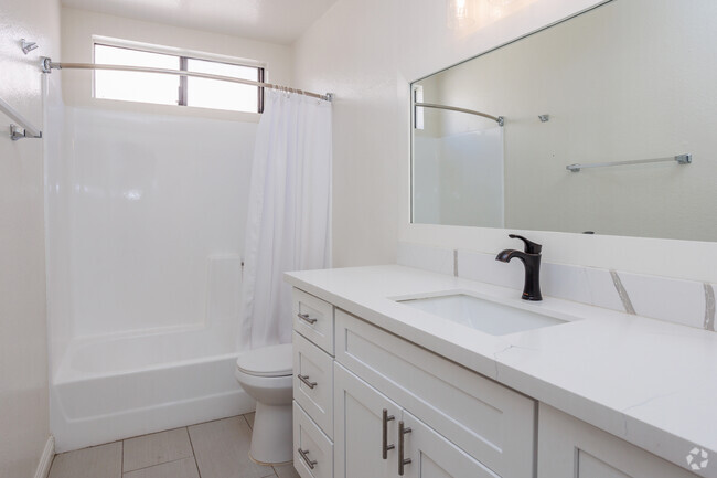 3BR, 2.5BA - 950SF - 450-456 Coronado Ave