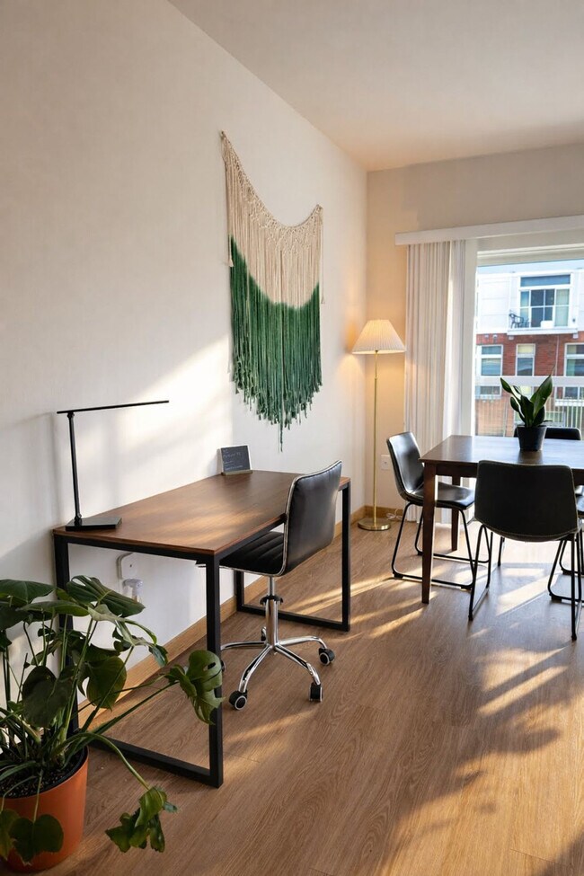 Building Photo - 1640 N Water St