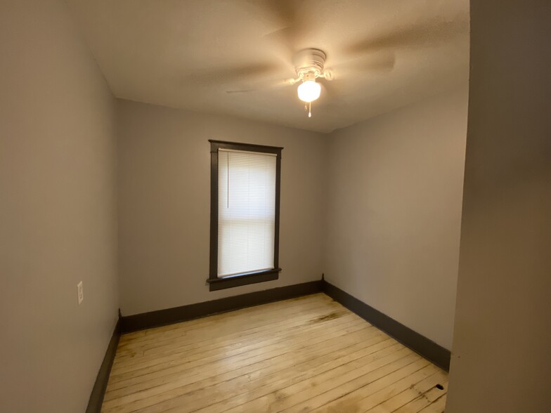 Building Photo - 1306 SW Lane St