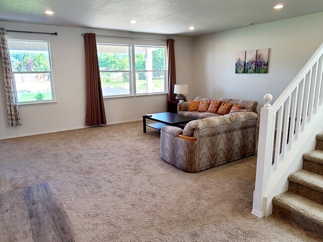 Main Floor Living Room - 8295 Diamond Point Cir NE