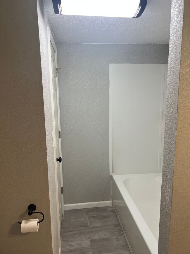 Building Photo - 20266 Hyatt Ln