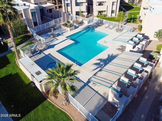 Building Photo - 1920 W Lindner Ave