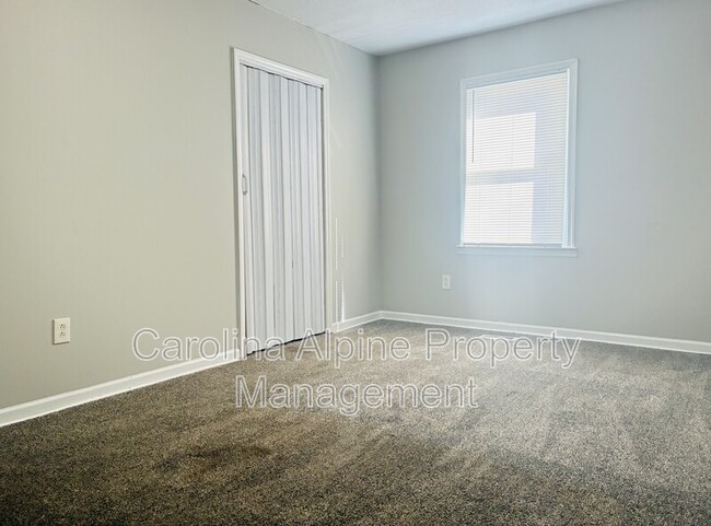 Building Photo - 807 Shaver St