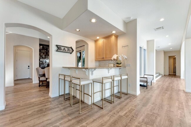 Building Photo - Queensridge Beauty - 5 bedroom on a 1/4+ acre lot