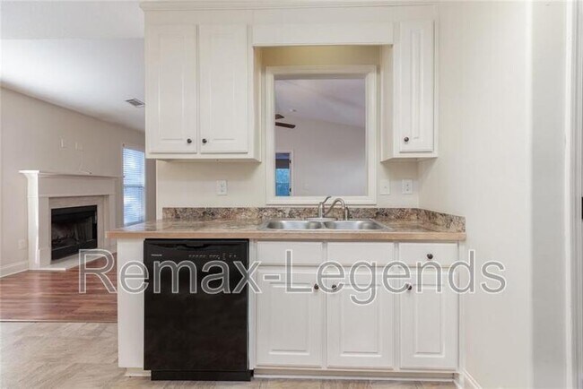 Building Photo - 947 Haymon Dr