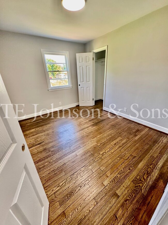Building Photo - Charming 3-Bed Home Near Downtown Winston-...