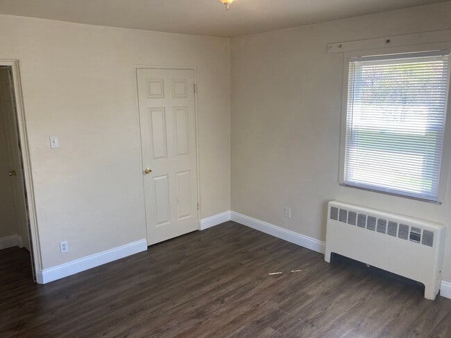 Building Photo - 414 E Lincoln Ave