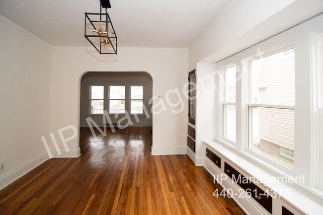 Building Photo - 2207 Chesterland Ave