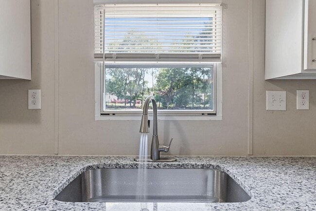 Building Photo - 423 Mcdougald Dr