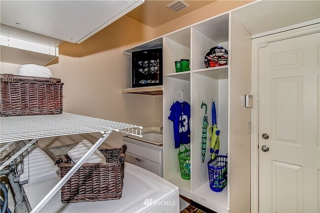 Building Photo - Sammamish Home