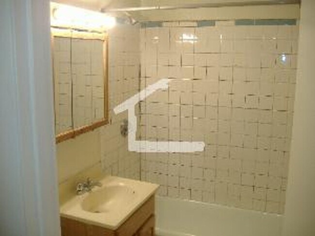 Building Photo - Amazing Apartment in Brighton