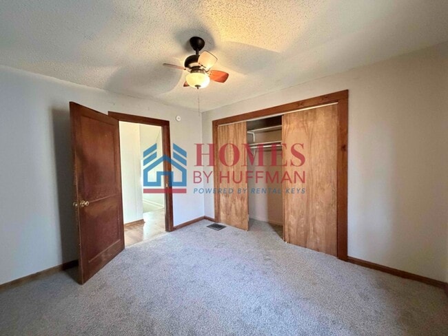 Building Photo - Westside! | Three Bedroom House