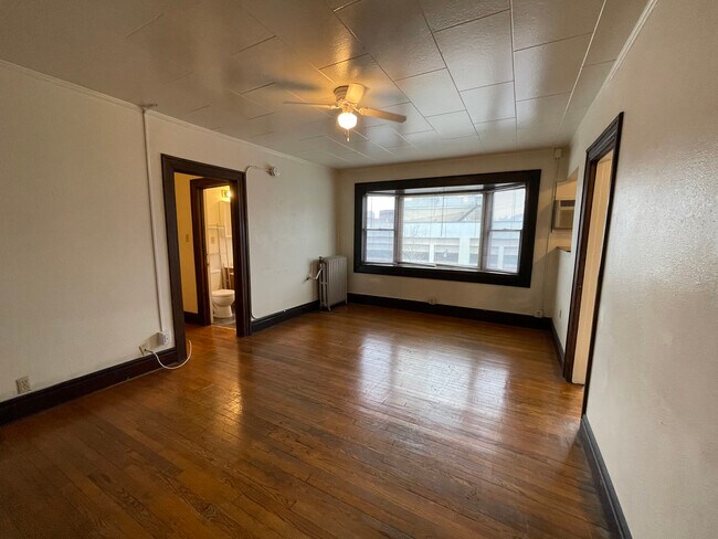 Building Photo - 108 S Linn St