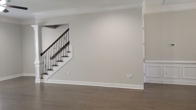 Building Photo - 130 Creekmound Dr