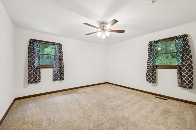 Building Photo - 1972 Sunnyside Dr