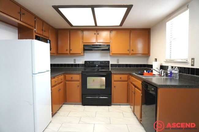 Building Photo - 4600 Beechwood St