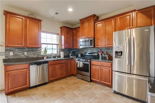 Building Photo - Beautiful 3-Bedroom, 2.5-Bath Townhome in Wexford available September 1!