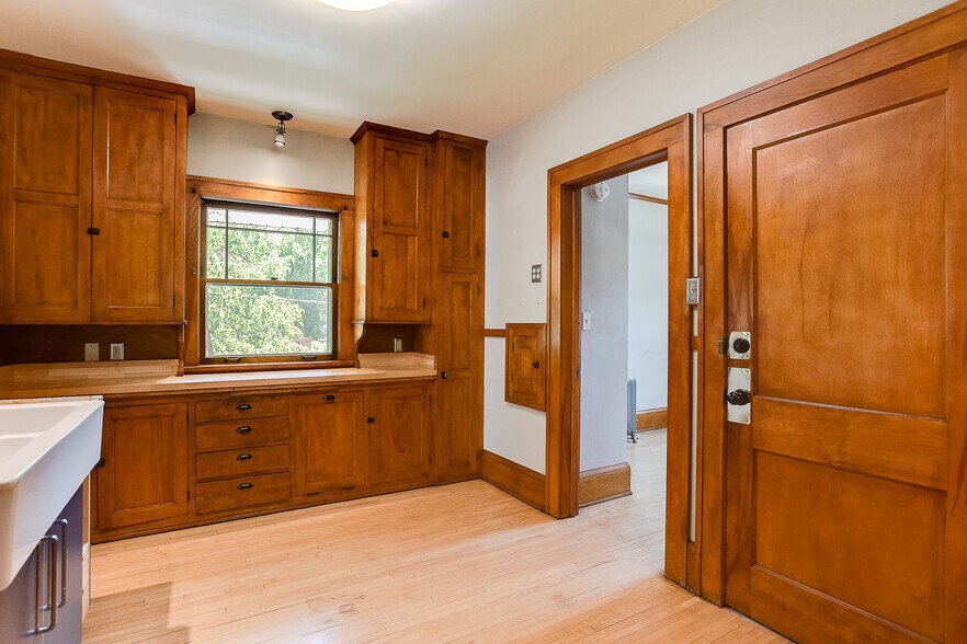 kitchen #5 - 4656 Bryant Ave S