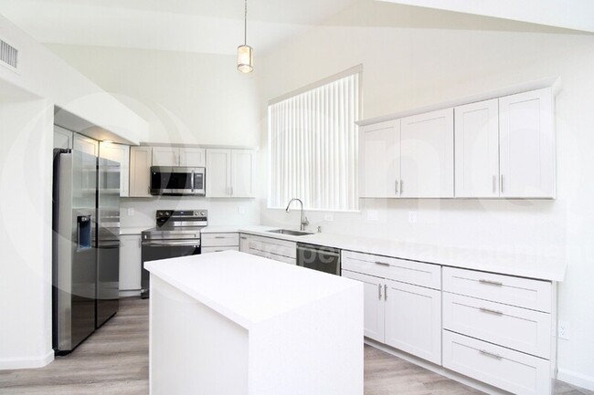 Building Photo - 14646 N 90th Dr