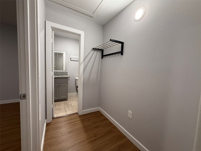 Building Photo - 6610 Haight St