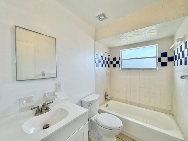 Building Photo - 2575 Elm Ave