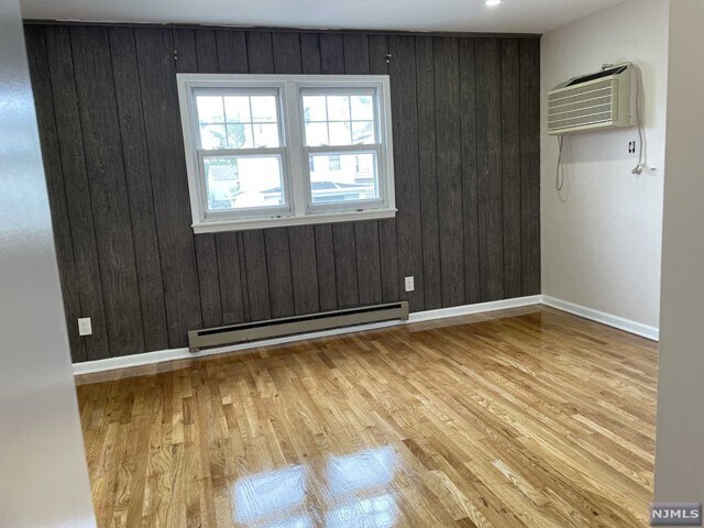 Building Photo - 411 Elm St