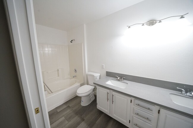 Building Photo - SHOWINGS AVAILABLE NOW