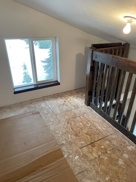 Building Photo - 209 W Barnes Rd