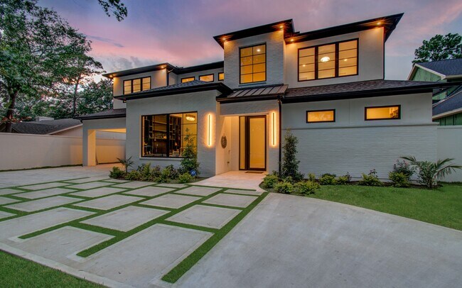 Building Photo - 13034 Memorial Dr