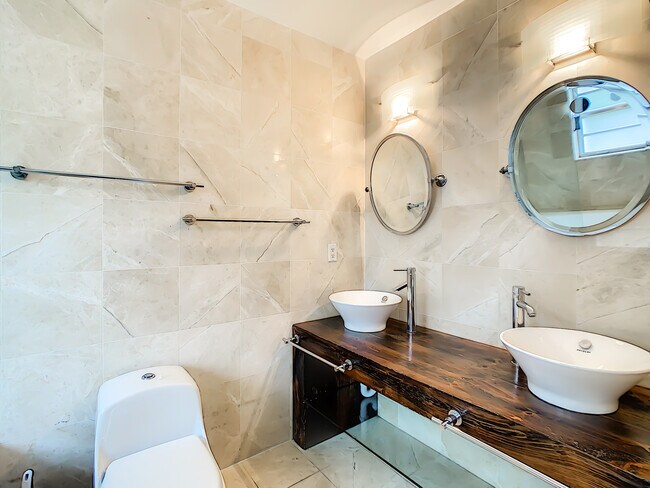 Building Photo - 160 NW 101st St