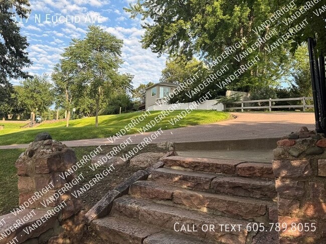 Building Photo - 517 N Euclid Ave
