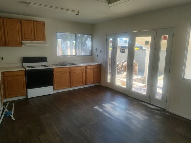 Building Photo - Prime Tempe location 3 bedroom home for re...