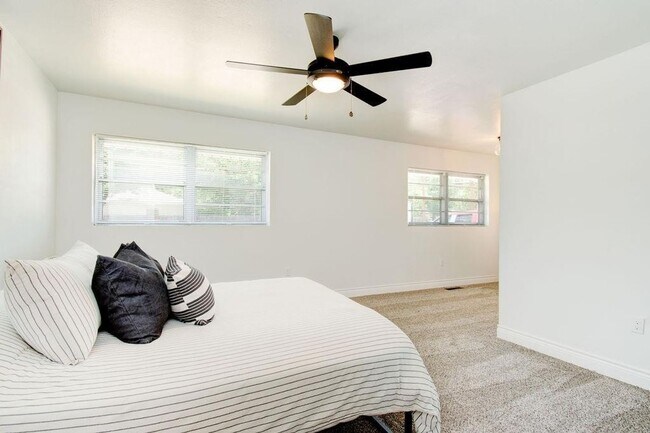 Building Photo - AVAILABLE FOR PRE-LEASE - Modern & Charming 3 Bedroom