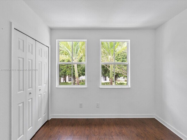 Building Photo - 15568 SW 39th St