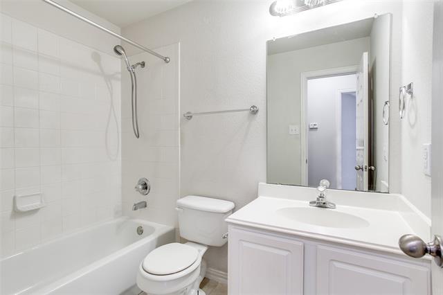 Building Photo - 2705 Emerald Ln