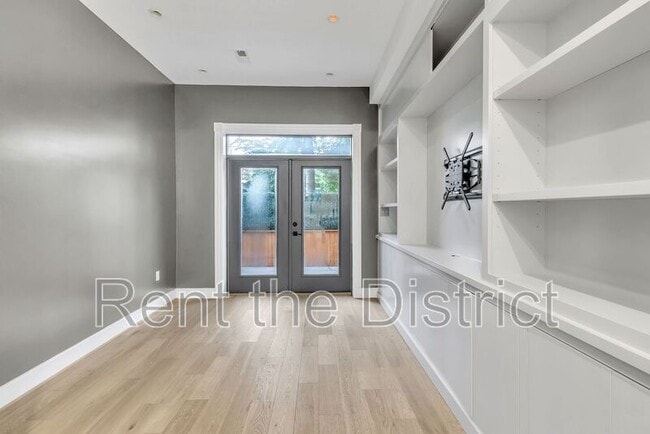 Building Photo - 1239 Kenyon St NW